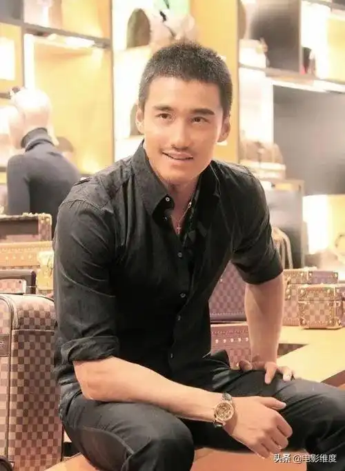 胡兵当年一组照片极为惊艳(胡兵照片 个人资料)-天晟网