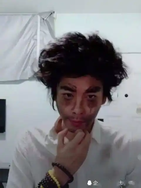 邋遢小哥丑哭众人,一秒cos初代火影,网友:火影之神被绿了?_手机搜狐网