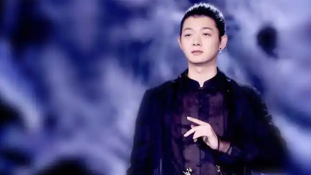 霍尊因长相被嘲是娘炮看到肌肉照后网友这是一个人