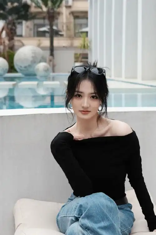 徐璐超话#今天星期五#周五的下午要比周末还快乐95@徐璐lulu#luff