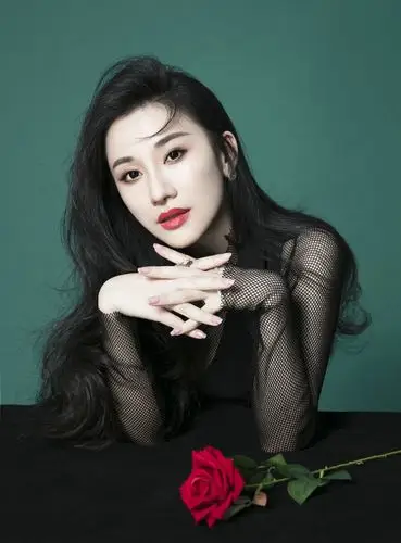 李雷和韩梅梅热映麻辣教师朱子岩曝风情写真