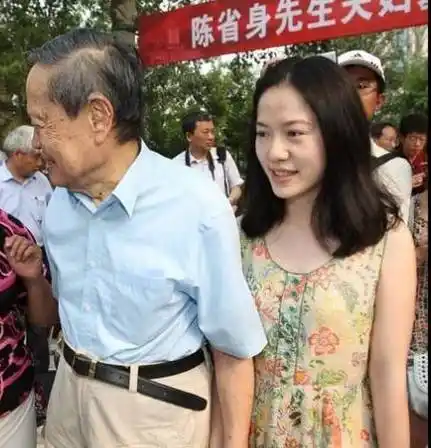 96岁的杨振宁越活越滋润,翁帆转眼已成42岁中年妇女!