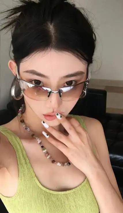 ins颜值超绝的美女皮肤高清皮肤白暂颜值逆天气质出众惹人爱的美女