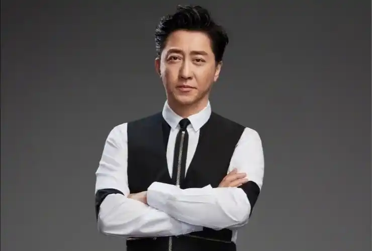 60岁的好声音老臣庾澄庆,是华语乐坛被严重低估的一位歌手