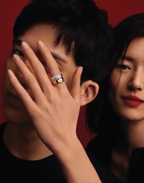 刘雯携绯闻男友出席时装周,奚梦瑶嫁豪门,何穗转行,物是人非!