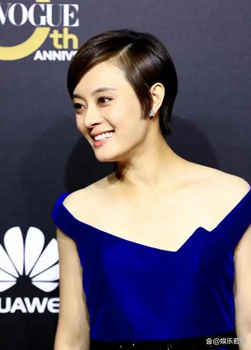 近期,孙俪这位中国知名的演员所展现的独特站姿在社交平台上激起了