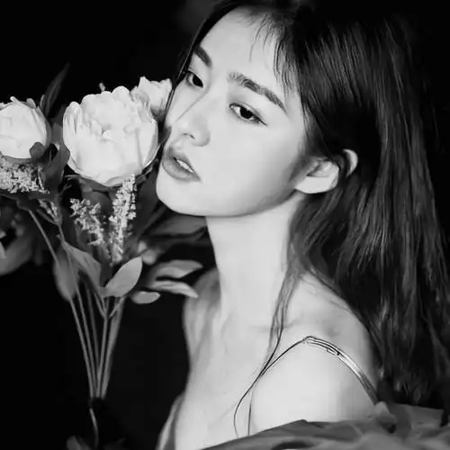 高冷范黑白女生头像 孤傲高清的黑白冷淡风女生头像图片_女生头像