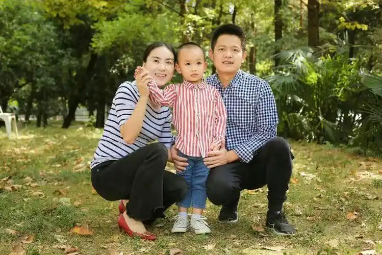 皮皮3周岁外景拍生活照一家3口幸福美满!阖家欢乐!