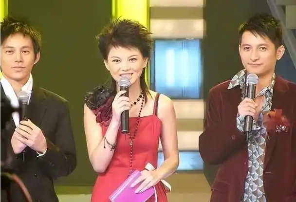 一条动态,彻底戳穿了48岁李湘的"优越",王岳伦终究是低估她了