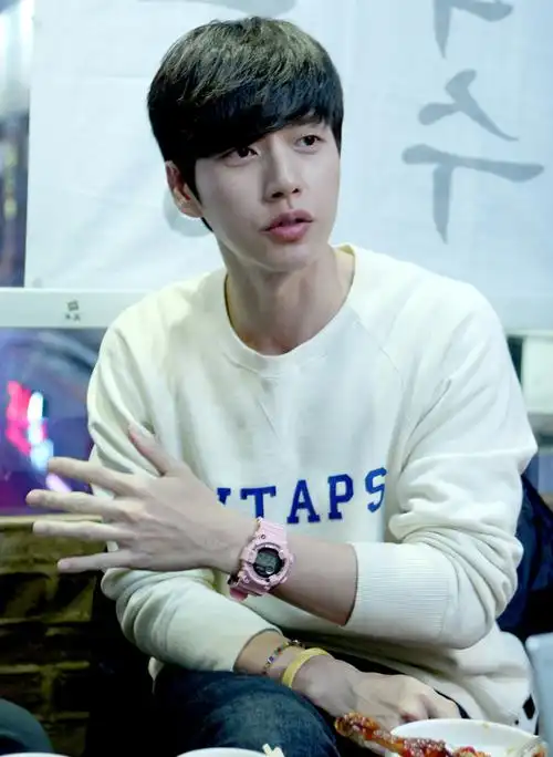 演员朴海镇为冒充本人的sns账户烦恼