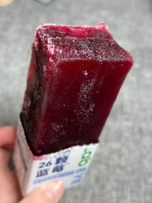 把这块蓝莓大冰砖分享给所有女生