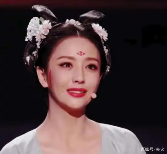 刘亦菲没hold住的"花黄妆",佟丽娅驾驭住了,不愧是古装女神