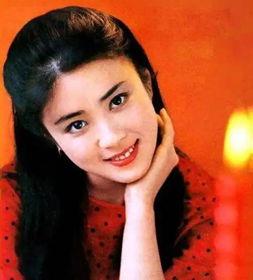 傅艺伟儿子去世,死因成谜,曾为妈妈吸毒道歉,年仅30岁_高乐_消息_网友