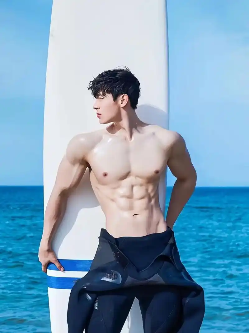 白皮.#腹肌 #颜值 #双开门身材 #肌肉 - 抖音