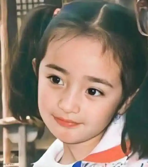 杨幂童年旧照大放送,从小童星到大美女.