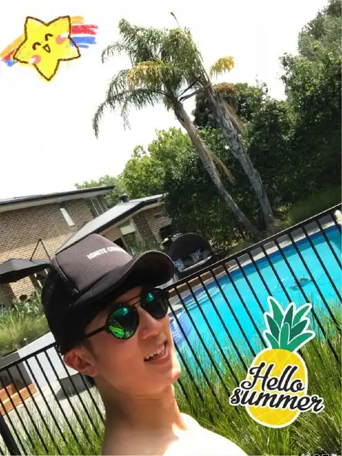 吴尊校园自拍回忆青春时光网友我们一起来守护地球吧