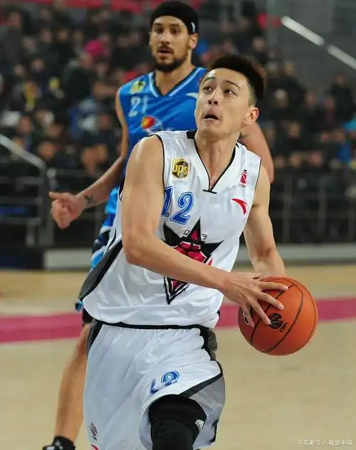 2020年6月28日,中国男子篮球职业联赛(cba)辽宁男篮宣布杨鸣正式成为