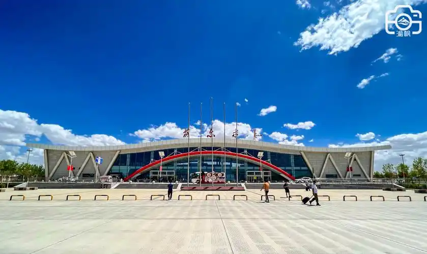 青海第二城格尔木有世界级峡谷与国内最大盐湖适合避暑之旅