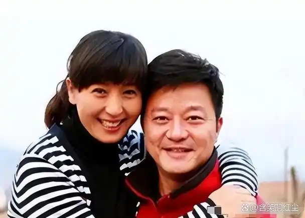 闫学晶过三八节穿着近万元上衣出镜北京的家装修富丽堂皇