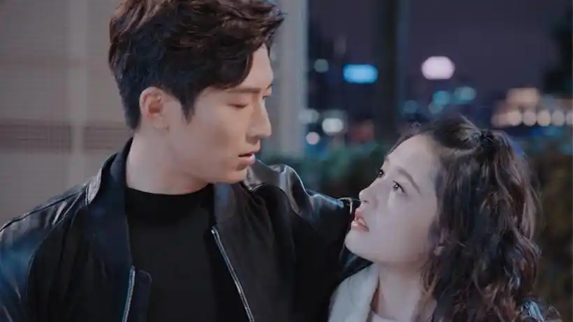 海上繁花:李沁偷亲窦骁,反被拉怀里猛亲,窦骁怒吼员工:闭眼!