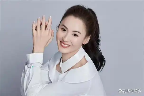 张柏芝43岁仍美艳不减,生图暴露年龄,与林更新同台却显尴尬