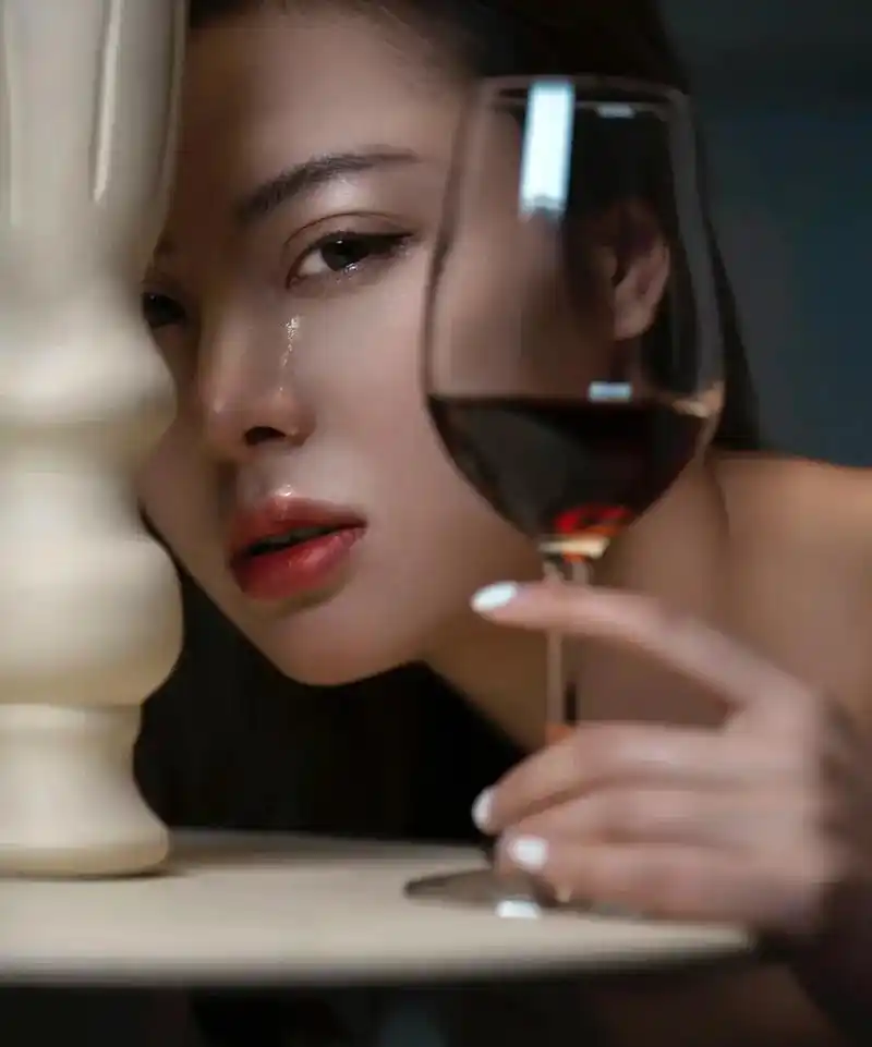 当我开始烦躁 开始疯狂喝酒  开始没有睡意 无缘无故流泪 我 - 抖音