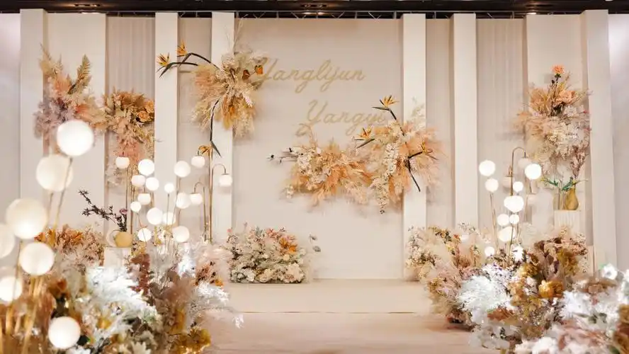 四季厅关键词:#简约系婚礼  #香槟色系婚礼#石家庄婚礼布置