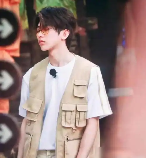 张哲瀚出席奔跑吧浪浪钉cp粉为龚俊担心与许凯同框引不满