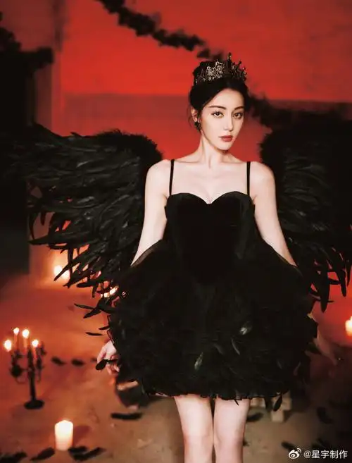 迪丽热巴暗黑色蓬蓬裙##迪丽热巴黑天鹅适配度