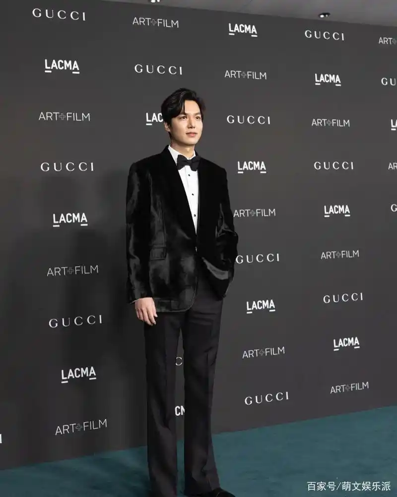 李敏镐的帅样是这样的!黑色正装 长腿标配,展现美男魅力