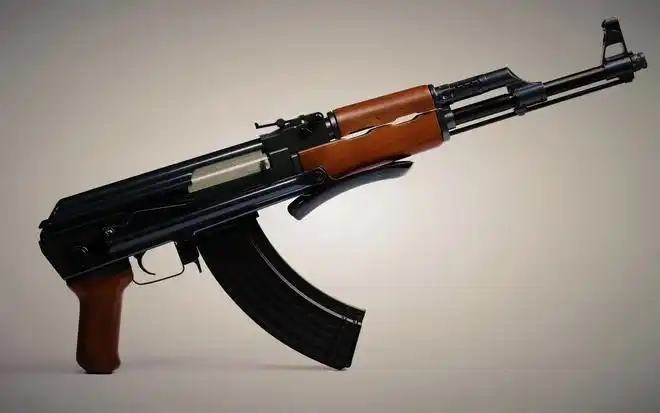 ak47由苏联二战老兵卡拉什尼科夫在二战之后设计,并经过严格的测试和