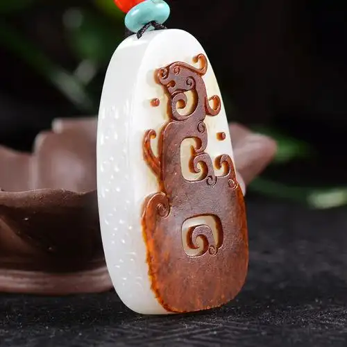 【府上有龙】玉雕名家于士荣作品 和田玉白玉红皮仿古龙挂件