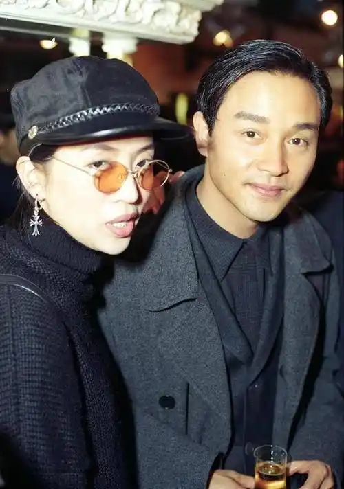 张国荣和梅艳芳的42张罕见合影,看的泪流满面,有种感情超越爱情