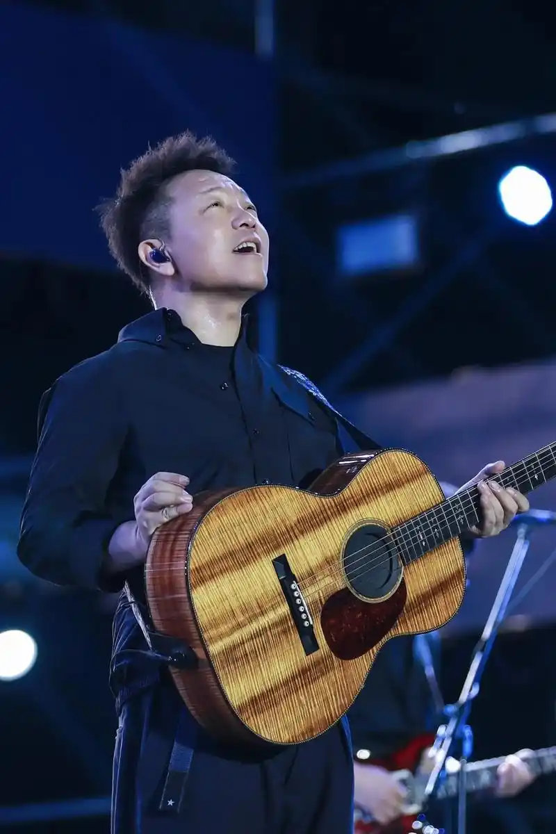 曾梦想仗剑走天涯,再来一组许巍高清剧照#许巍演唱会 #许巍曾 - 抖音