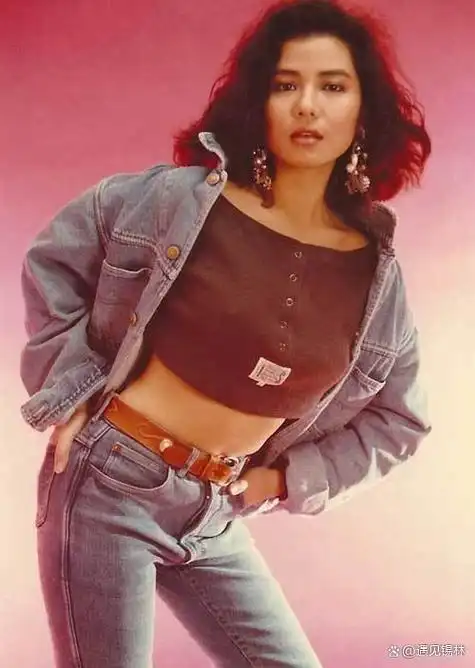 钟楚红是80年代巅峰时代的绝世美人,男生心目中的女神形象.