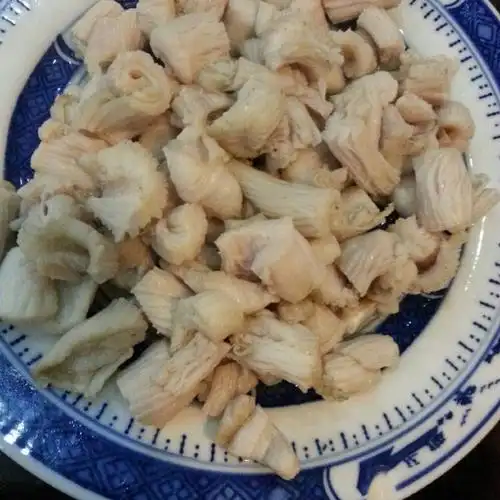 这个是羊肚仁,特别嫩,沾酱料吃特别爽口.真的是贵有贵的道理.