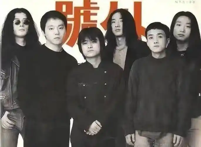 前黑豹主唱窦唯,巅峰时期王菲为他倒夜壶,如今却沦至邋遢街头?