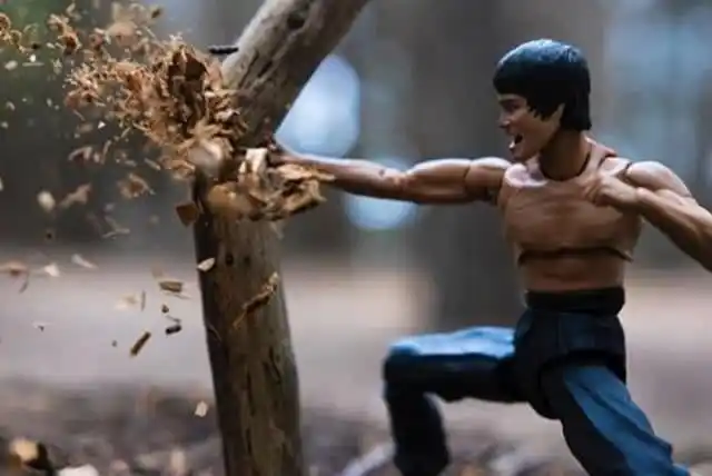 李小龙"蝙蝠背"肌肉照,又宽又薄如蝉翼的背阔肌惊为天人