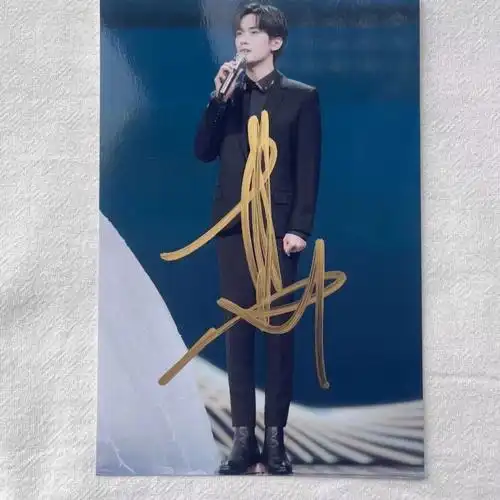 四字弟弟易烊千玺  #明星签名照