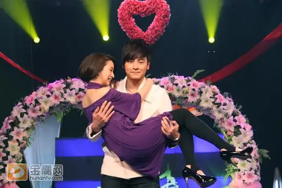 郑元畅,林依晨完美上演"新娘抱"