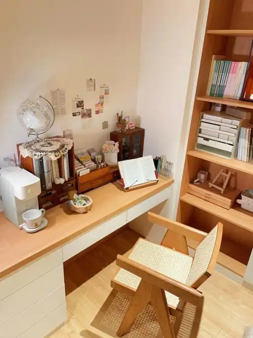 书桌布置终于get了超治愈的原木风书桌啦