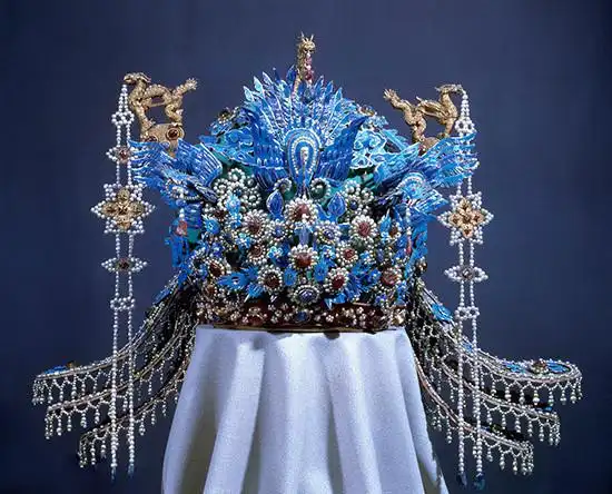 稳坐后宫42年古代在位时间最长的皇后凤冠现世惊艳古今