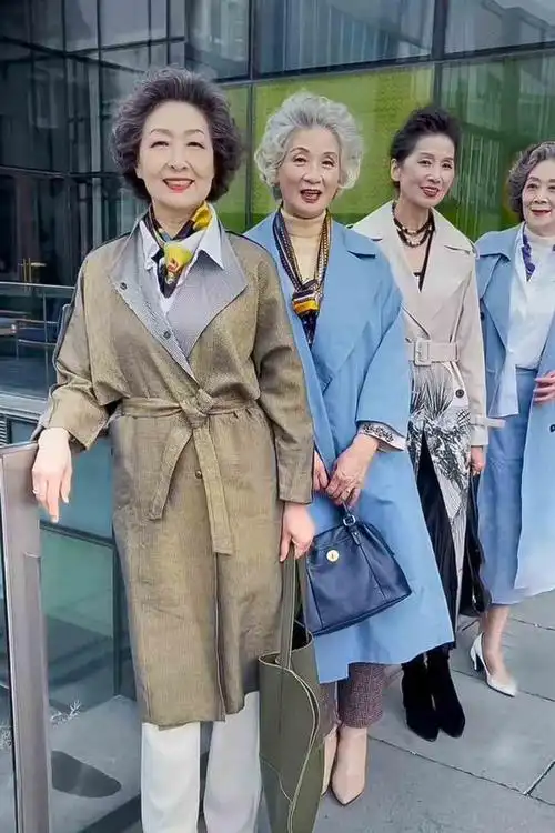 60岁时尚老人穿搭(六十岁老太太穿的衣服)