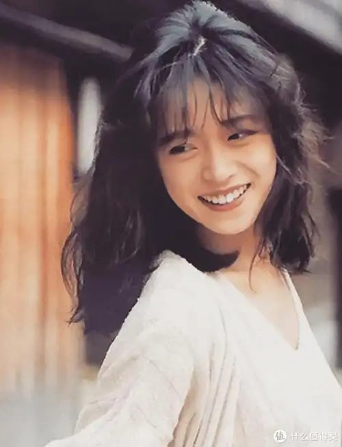 昭和女神中森明菜宣布复出,昭和风 病娇风,巅峰时期又欲又纯的穿搭至