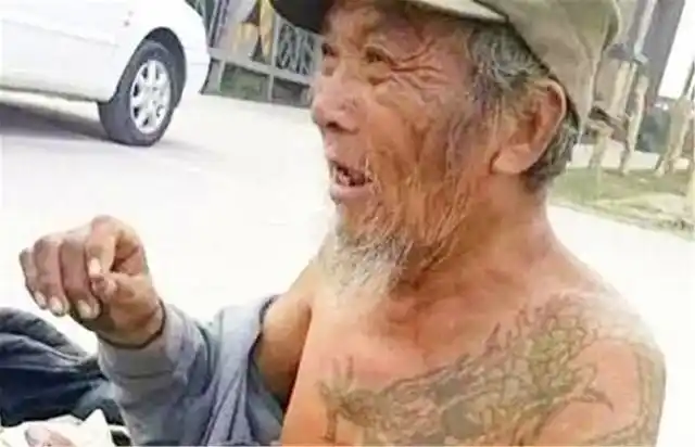 乔四的金牌打手,当年强抢民女叱咤风云,如今成一流浪汉拾荒为生