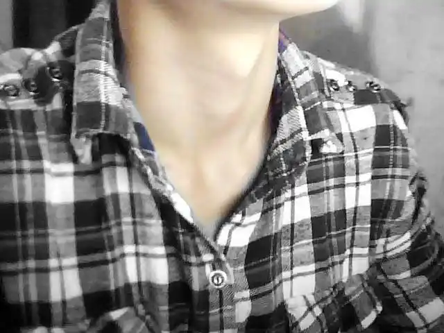 我今年15左右了,喉结一大个,但是不疼,不痒,我只是有点奇怪.