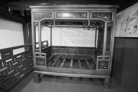 中国宁波网讯(宁波晚报记者 梅薇 通讯员 黄定福) 保存完好的架子床