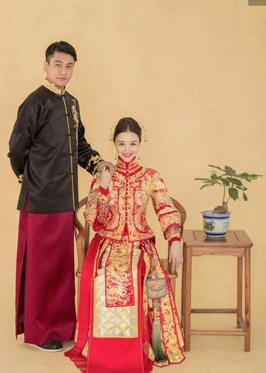 朱孝天穿中式礼服迎亲 与韩雯雯甜蜜热吻