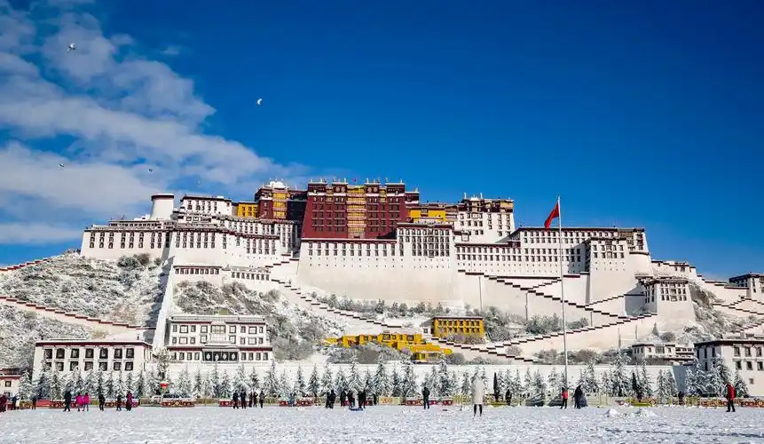 雪后的布达拉宫