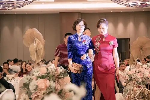 婚礼父母穿什么衣服好父母婚礼现场适合什么服装